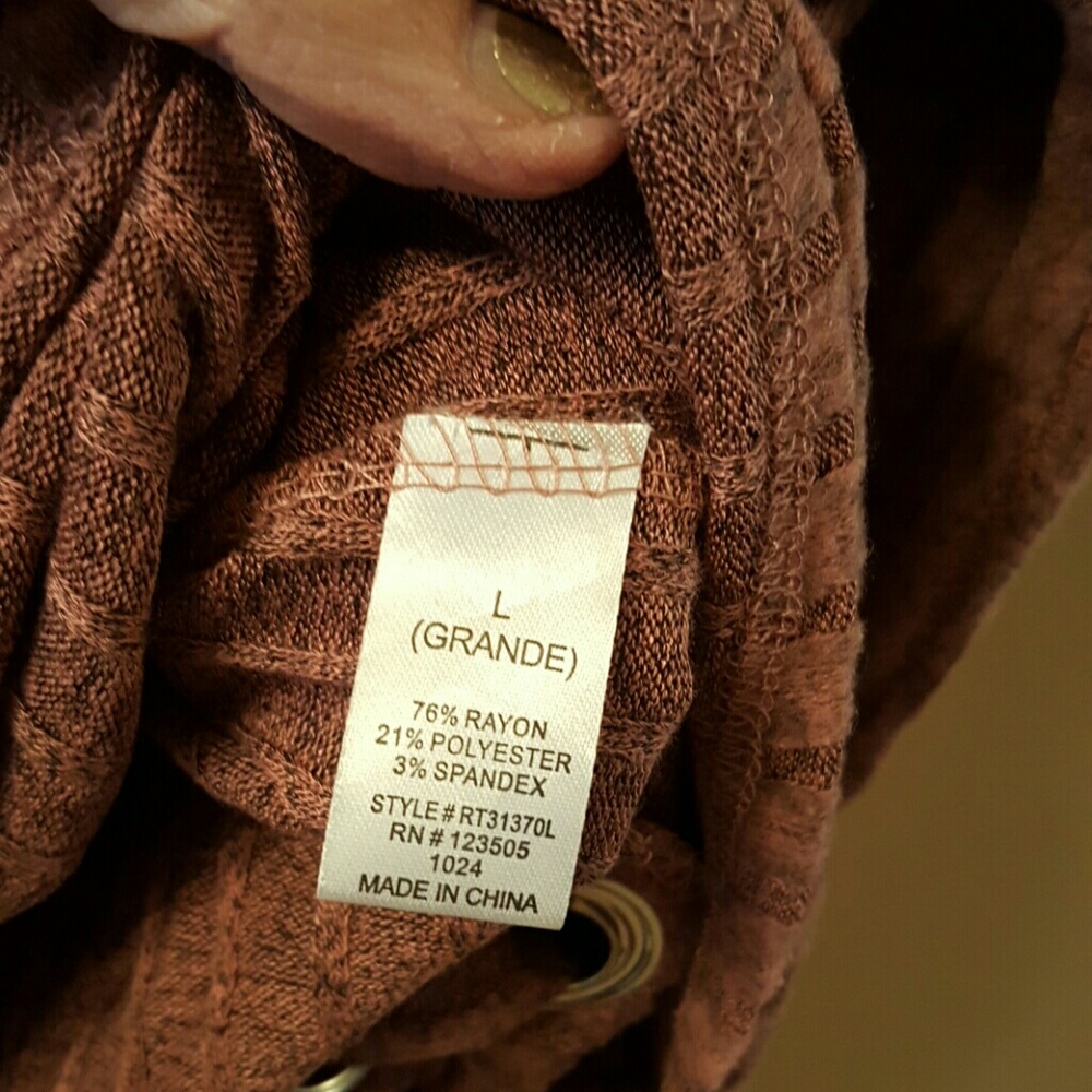 Heart and Hips brand oversized sweater. NWT. - Picture 4 of 5